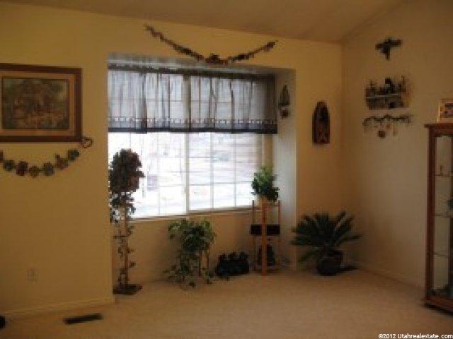 817 Meadow View Dr, Ogden, UT 84404 — photo 2