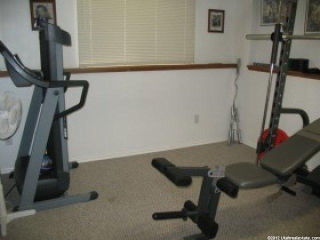 817 Meadow View Dr, Ogden, UT 84404 — photo 7