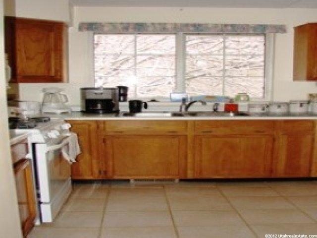 936 Granite Peak Dr, Sandy, UT 84094 — photo 10