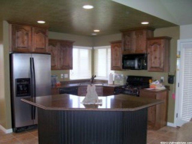 2004 N 2750 W, Clinton, UT 84015 — photo 2