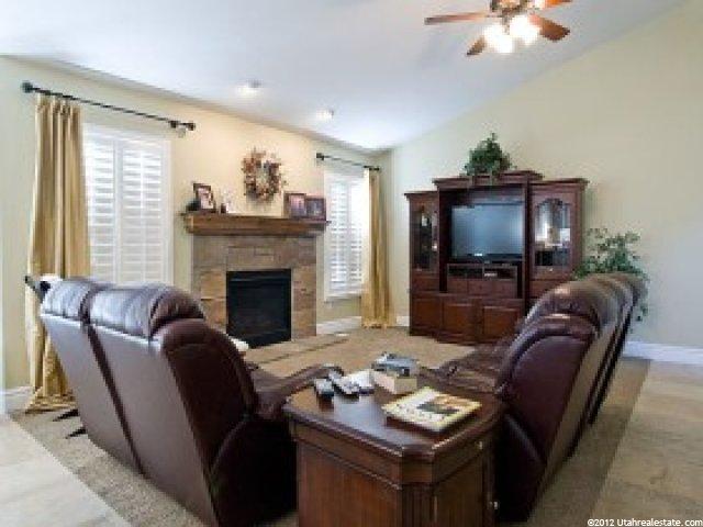 945 W 2075 S, Syracuse, UT 84075 — photo 2