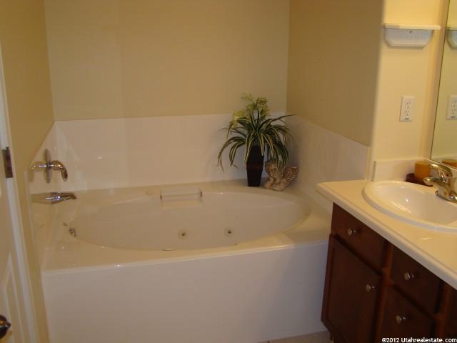 433 Eagle Point Cir, North Salt Lake, UT 84054 — photo 8