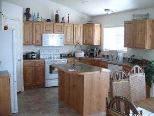 1047 N 3675 W, Layton, UT 84041 — photo 3