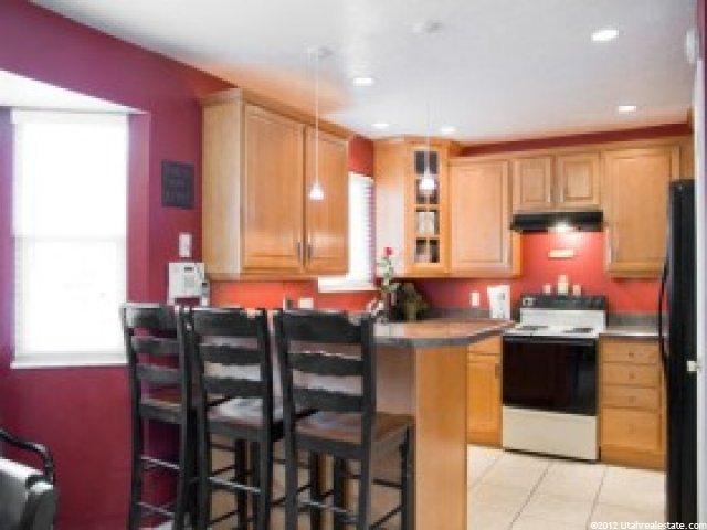 8917 Greenwich Ln, Sandy, UT 84093 — photo 2