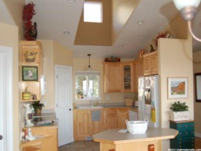 429 E Brewster Dr S, Draper, UT 84020 — photo 2