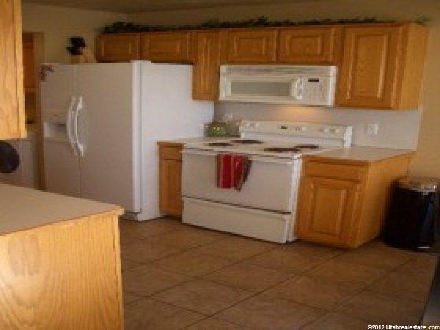 438 E Rosewood Ln, Layton, UT 84041 — photo 2