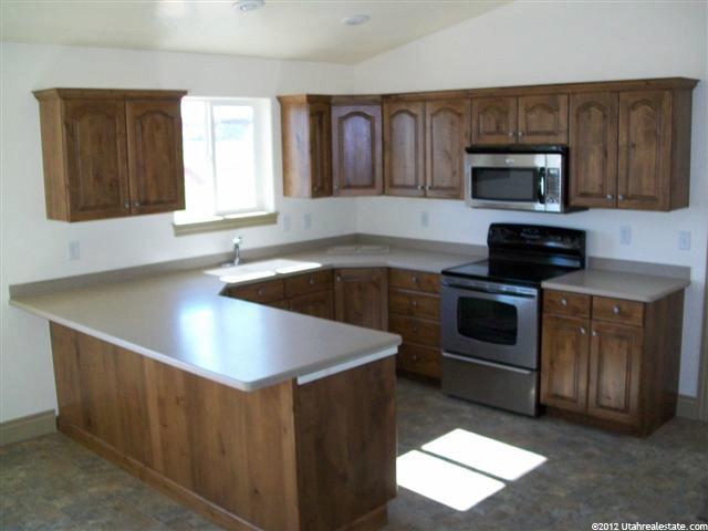 1174 Pine Cir, Roosevelt, UT 84066 — photo 2