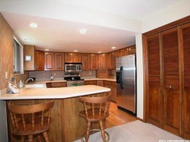 8850 Tracy Dr, Sandy, UT 84093 — photo 2
