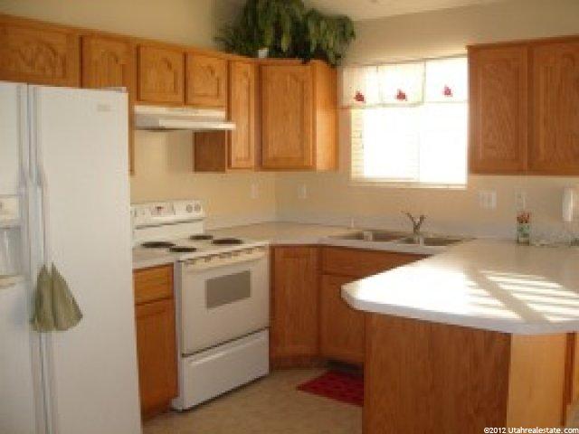 1649 N 2615 W, Clinton, UT 84015 — photo 4