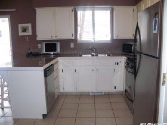 9686 Buttonwood Dr, Sandy, UT 84092 — photo 2