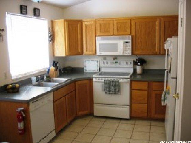 547 W 950 N, Clinton, UT 84015 — photo 3