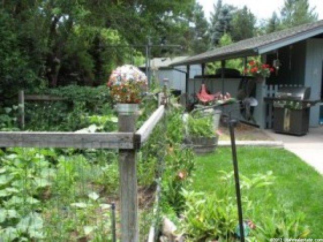 2851 E Hillsden Dr, Holladay, UT 84117 — photo 2