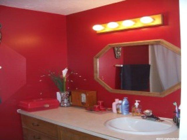 949 S 225 E, Layton, UT 84041 — photo 12