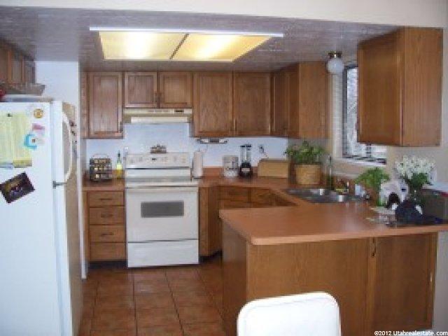 949 S 225 E, Layton, UT 84041 — photo 3