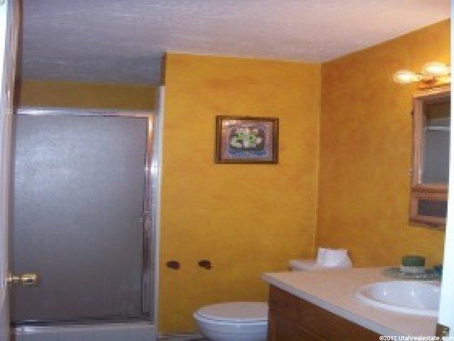 949 S 225 E, Layton, UT 84041 — photo 9