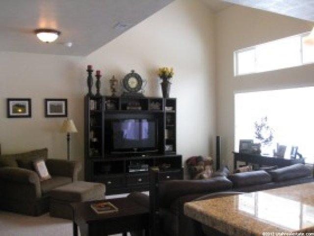 9017 S Heights Dr E, Sandy, UT 84094 — photo 2
