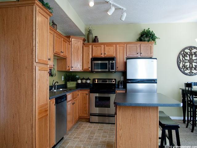 9447 Hidden Point Dr, Sandy, UT 84070 — photo 4