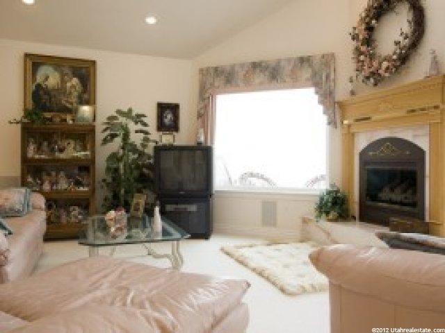 954 S Barton Ct E, Bountiful, UT 84010 — photo 2