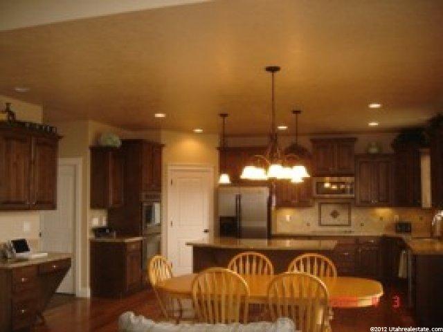 839 Pebble Brook Ln, Layton, UT 84041 — photo 2