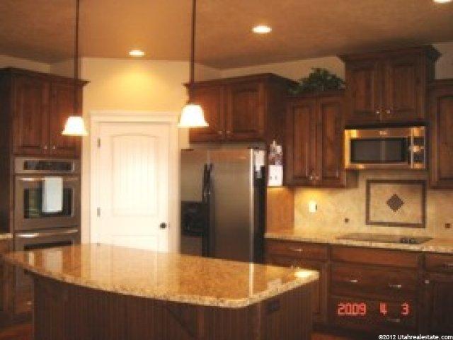 839 Pebble Brook Ln, Layton, UT 84041 — photo 3