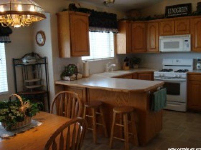 728 W 2050 N, Clinton, UT 84015 — photo 2