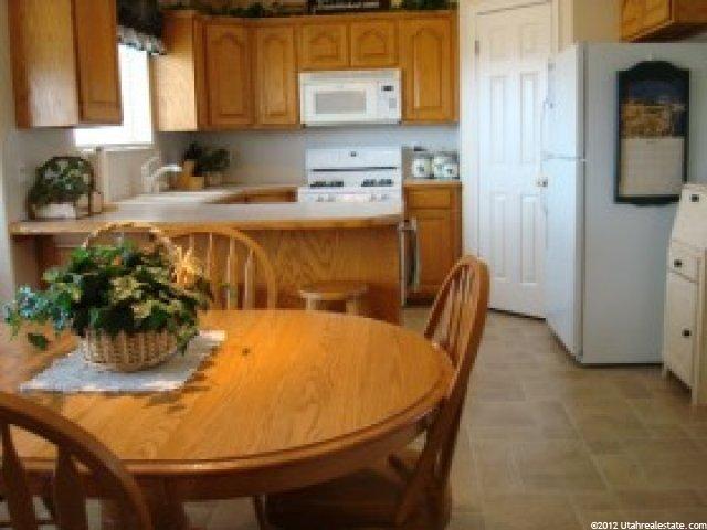 728 W 2050 N, Clinton, UT 84015 — photo 3