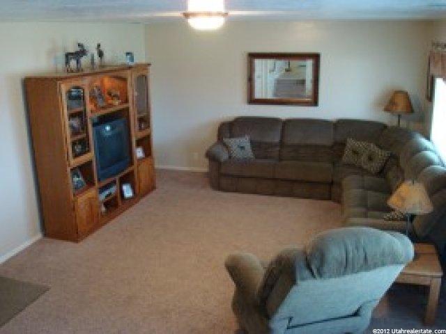 728 W 2050 N, Clinton, UT 84015 — photo 4