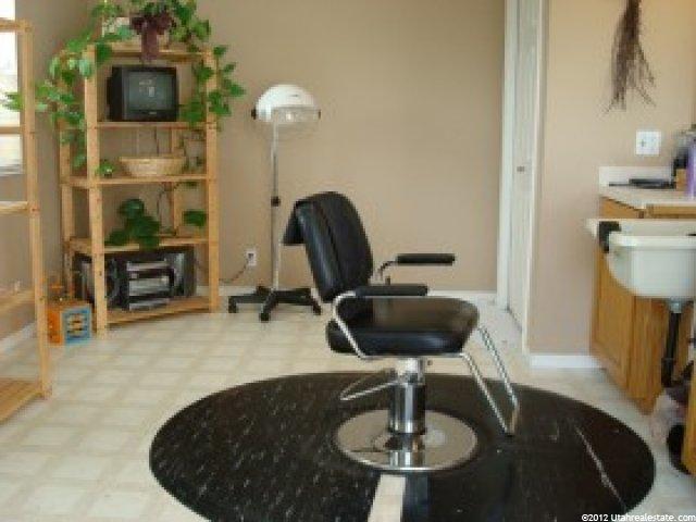 728 W 2050 N, Clinton, UT 84015 — photo 9
