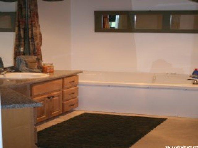 72 E 100 S, Moroni, UT 84646 — photo 8