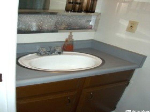 683 E Countryside Ct, Midvale, UT 84047 — photo 9