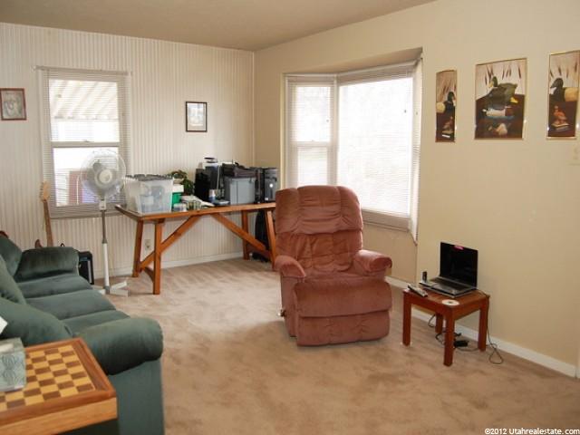 287 N Lakeview Dr, Clearfield, UT 84015 — photo 2
