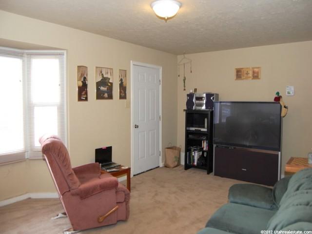 287 N Lakeview Dr, Clearfield, UT 84015 — photo 3