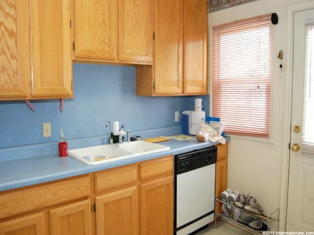 287 N Lakeview Dr, Clearfield, UT 84015 — photo 5