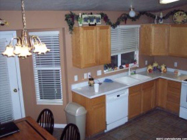 46 W 1900 S, Clearfield, UT 84015 — photo 2