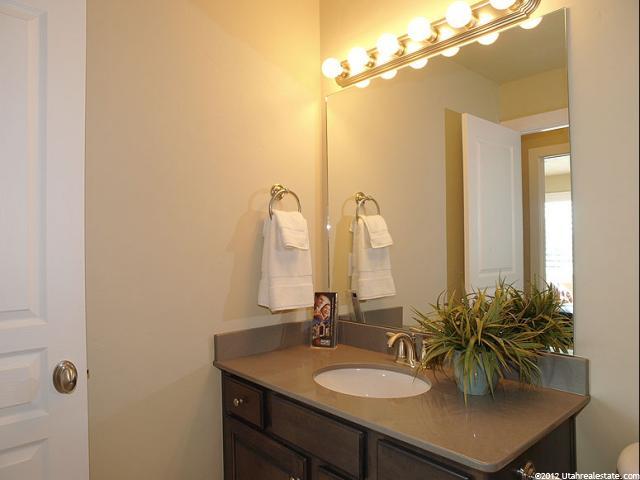 122 N 360 W, Centerville, UT 84014 — photo 8