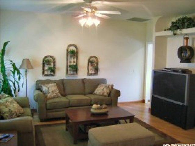 930 Almond Cir, Bloomington, UT 84790 — photo 2