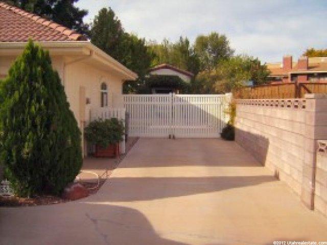 930 Almond Cir, Bloomington, UT 84790 — photo 6