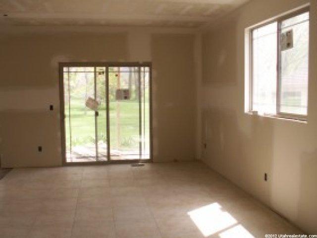 48 Hillsborough Dr, Pleasant View, UT 84414 — photo 4