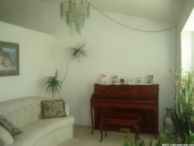 758 W 1520 N, Clinton, UT 84015 — photo 2