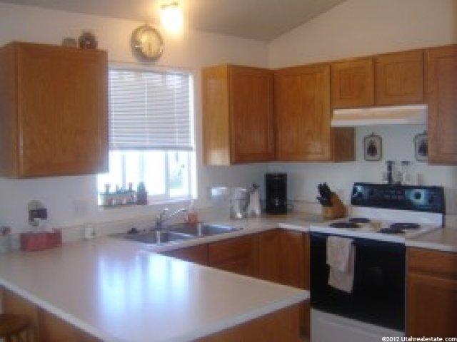 758 W 1520 N, Clinton, UT 84015 — photo 3