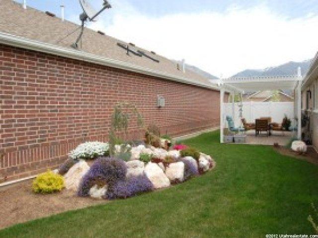 2477 N Colonial Dr, Harrisville, UT 84404 — photo 2