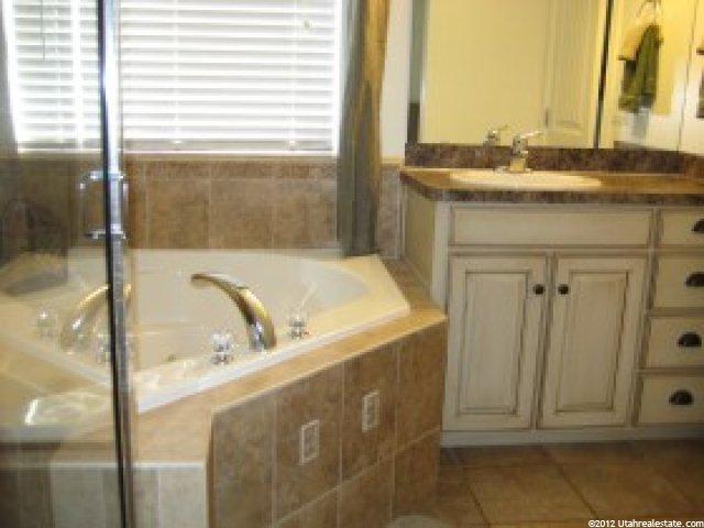 973 N 1385 W, Clinton, UT 84015 — photo 11