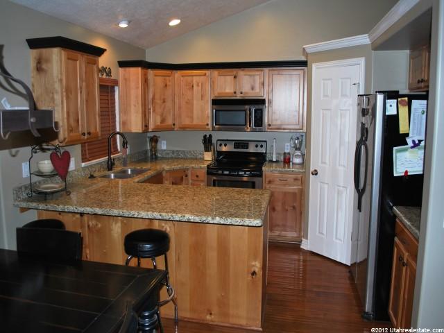 987 N 780 W, Clinton, UT 84015 — photo 2