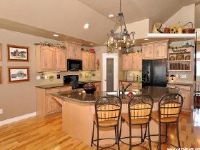 5596 S 250 E, Washington Terrace, UT 84405 — photo 4