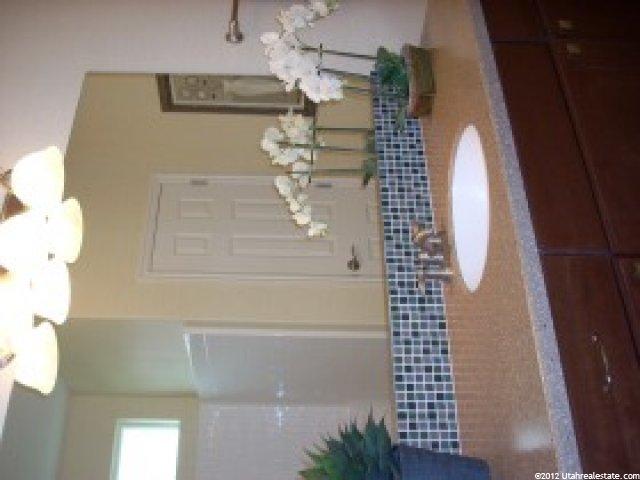 638 N 400 W #D, Centerville, UT 84014 — photo 6