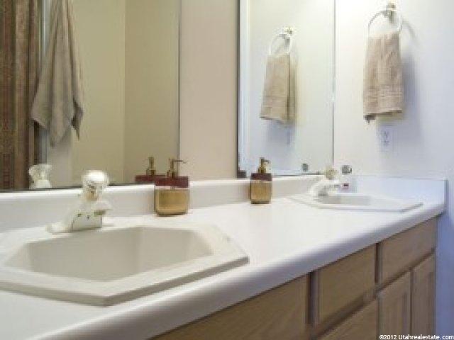 163 W 200 N, Centerville, UT 84014 — photo 9