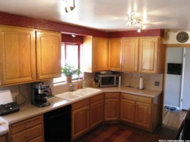127 E Oakridge Dr, Bountiful, UT 84010 — photo 3