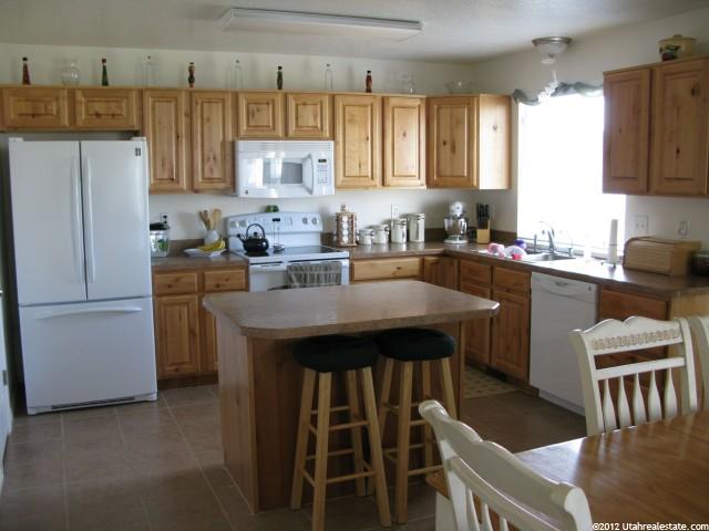 141 E Chelemes Way, Clearfield, UT 84015 — photo 4