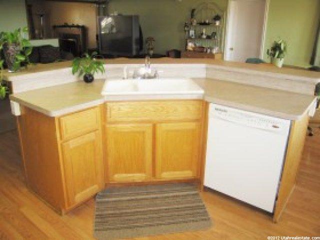 309 W Elberta Dr, Pleasant View, UT 84414 — photo 4