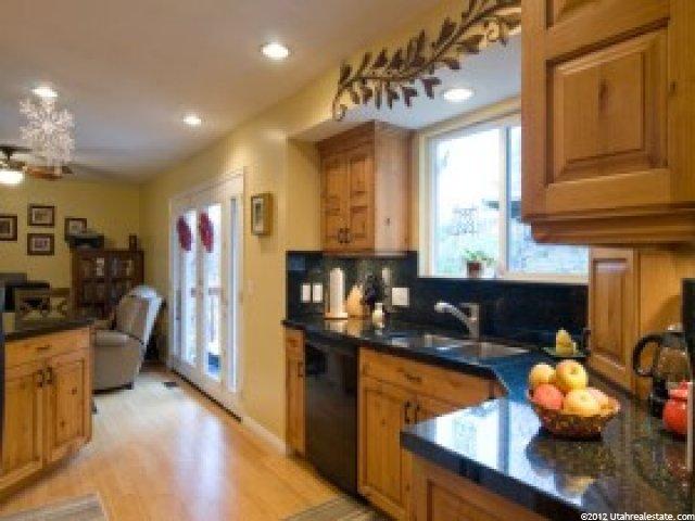 3677 Carriage Ln, Bountiful, UT 84010 — photo 4